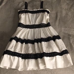 Cute off white and black dress👗